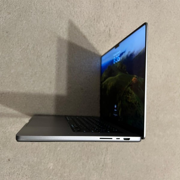 MacBook Pro 2021 - 16 inch - 1 TB, Gray, 16 GB, Apple M1 Pro 10-core