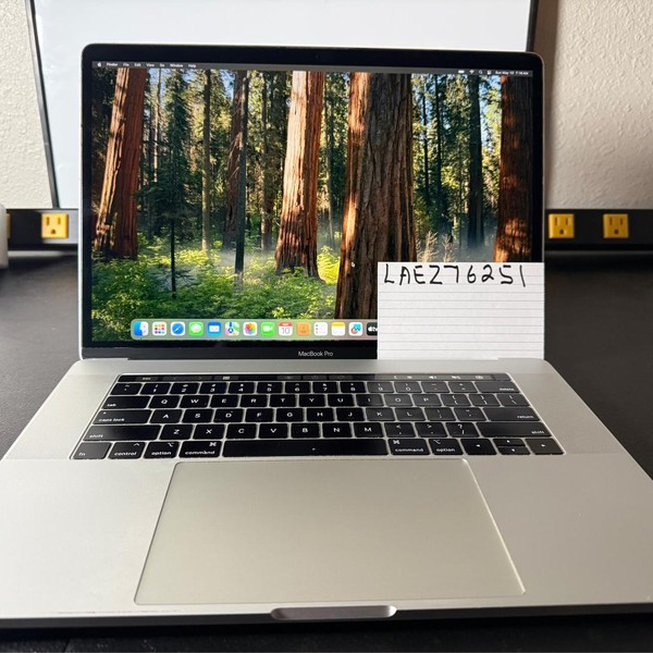 MacBook Pro 2019 - 15 inch - 512 GB, Silver, 16 GB, Intel Core i7