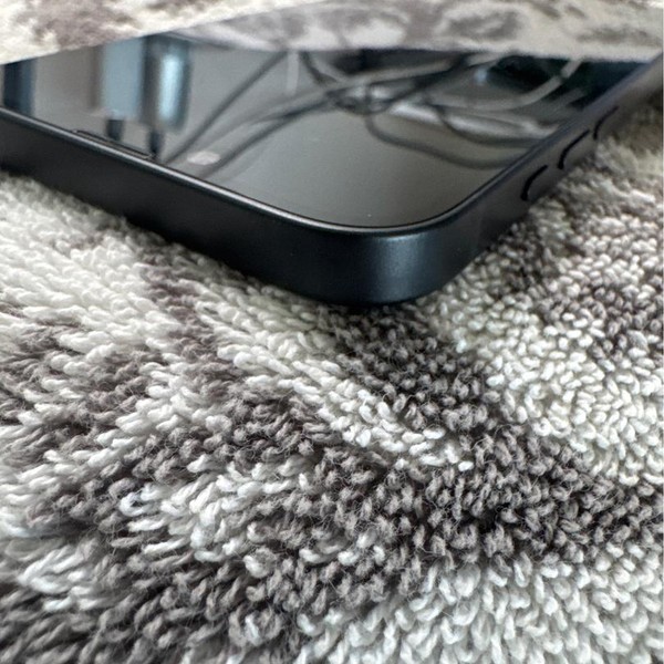 Apple iPhone 16e - Boost, 128 GB, Black, A3212