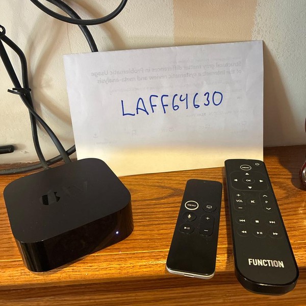 Apple TV 4k 1st Gen (2017) - 32 GB