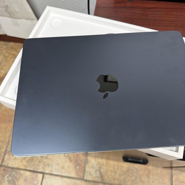 MacBook Air 2024 (M3) - 13 inch - 256 GB, Midnight, 8 GB, Apple M3, 8-core GPU