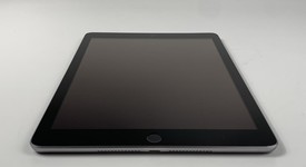 Mint
													Apple iPad 5th Gen - Unlocked, Gray, 32 GB, A1823, photo 4 of 7