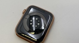 Good
													Apple Watch Series 6 44mm - Unlocked, Gold, A2294 - Cellular, Aluminum, photo 4 of 5