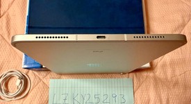 Mint
													Apple iPad 10th Gen - Unlocked, Silver, 256 GB, A2757, photo 3 of 22