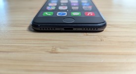 Good
													Apple iPhone SE 3rd Gen 2022 - Unlocked, Midnight, 128 GB, A2595, photo 3 of 13