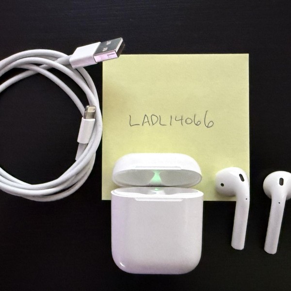 Apple AirPods 2nd Gen - Lightning Case