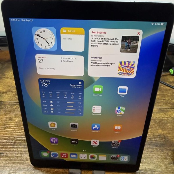 Apple iPad Air 3rd Gen - Unlocked, 256 GB, Space Gray