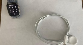 Mint
													Apple Watch SE 2nd Gen 40mm - Unlocked, Starlight, A2726 - Cellular, Aluminum, photo 1 of 2