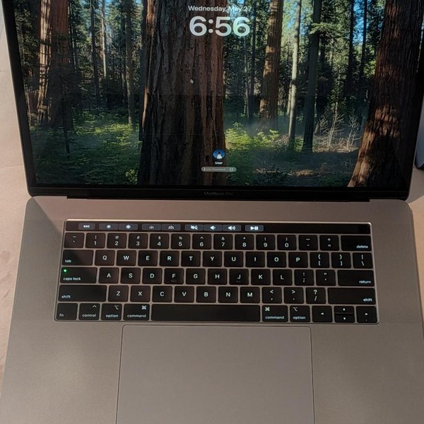 MacBook Pro 2018 (With Touch Bar) - 15 inch - 512 GB, Gray, 16 GB, Intel Core i7