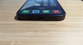 Fair
													Apple iPhone 12 - Unlocked, Black, 128 GB, A2172, photo 3 of 14