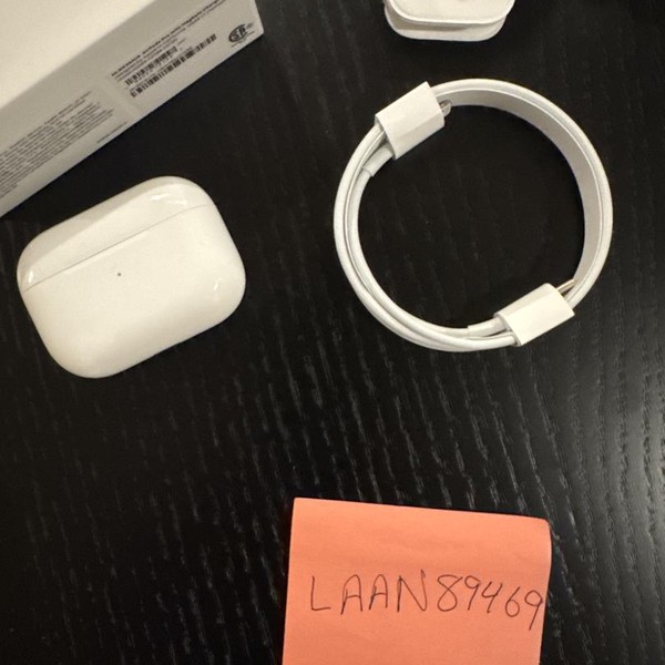 Apple AirPods Pro - MagSafe Case