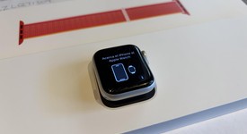 Fair
													Apple Watch SE 2nd Gen 40mm - Unlocked, Starlight, A2726 - Cellular, Aluminum, photo 2 of 5