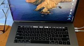 Mint
													MacBook Pro 2018 (With Touch Bar) - 15" - I7, Silver, 2 TB, 16 GB, photo 3 of 8