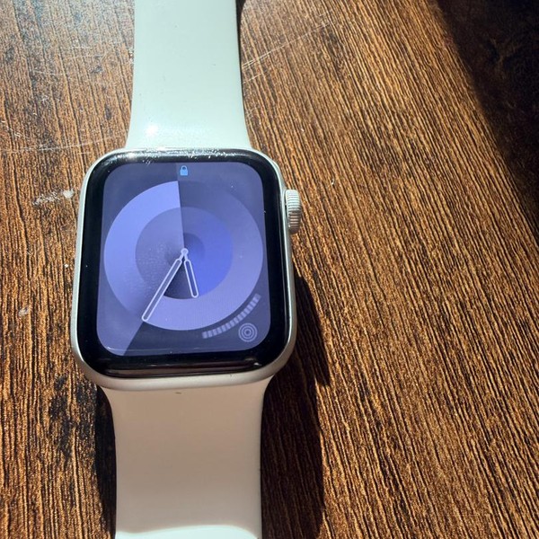 Apple Watch SE (1st Gen) 40mm - Silver, A2351 - GPS, Aluminum