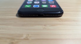 Good
													Apple iPhone SE 3rd Gen 2022 - Unlocked, Midnight, 64 GB, A2595, photo 3 of 15