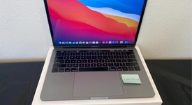 Good
													MacBook Pro 2018 (With Touch Bar) - 13" - I5, Gray, 512 GB, 8 GB, photo 1 of 10