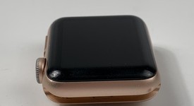 Fair
													Apple Watch Series 3 38mm - Gold, A1858, Aluminum - GPS, photo 4 of 5
