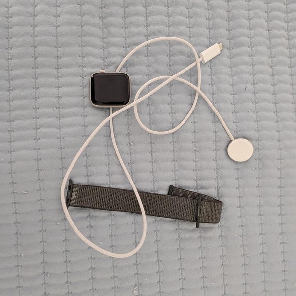 Apple Watch SE (3rd Gen) 44mm - Starlight, A3325 - GPS