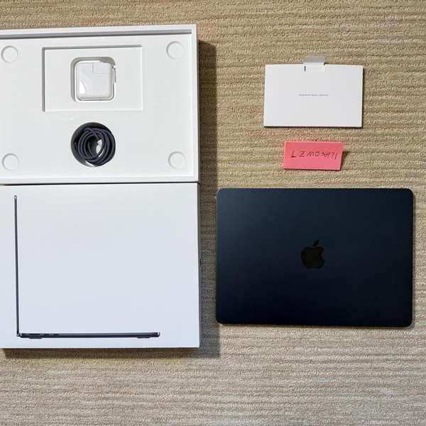 MacBook Air 2022 (M2) - 13 inch - 256 GB, Midnight, 8 GB, Apple M2