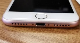 Good
													Apple iPhone 7 - Verizon, Rose Gold, 128 GB, A1660, photo 2 of 4