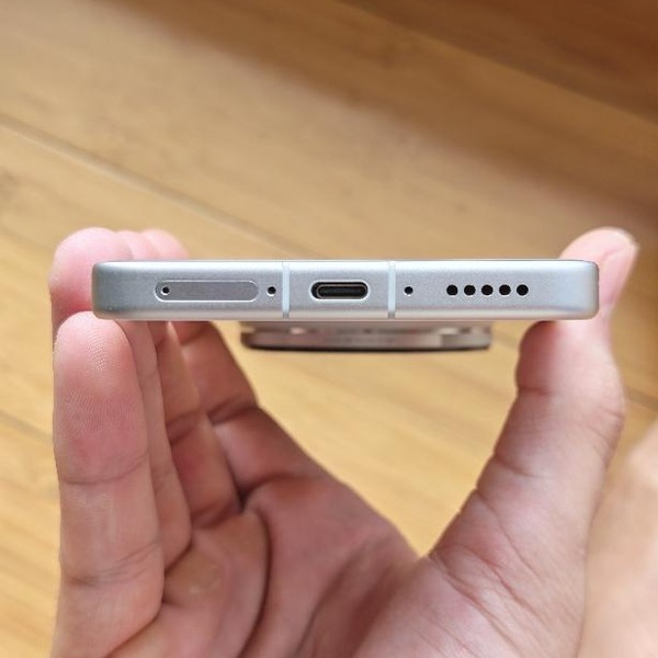 Vivo X300 Ultra - Unlocked Non-US, 512 GB, Silver, 16 GB
