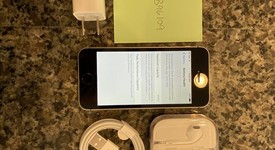 Mint
													Apple iPhone SE 1st Gen 2016 - AT&T, Grey, 32 GB, A1662, photo 3 of 12