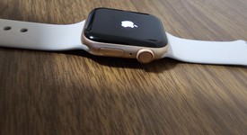 Good
													Apple Watch SE 1st Gen 40mm - Unlocked, Gold, A2353 - Cellular, Aluminum, photo 5 of 10