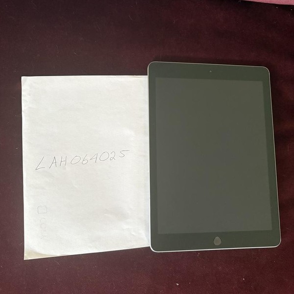 Apple iPad (6th Gen) - Wi-Fi, 32 GB, Silver, A1893