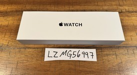 New
													Apple Watch SE 2nd Gen 44mm - Starlight, A2723 - GPS, Aluminum, photo 3 of 4
