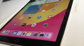 Good
													Apple iPad Pro 12.9" 2nd Gen 2017 - Unlocked, Gray, 256 GB, photo 2 of 6