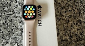 Good
													Apple Watch SE 1st Gen 40mm - Gold, A2351 - GPS, Aluminum, photo 2 of 5