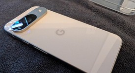 Mint
													Google Pixel 9 - Unlocked, Porcelain, 256 GB, 12 GB, G2YBB, photo 3 of 12
