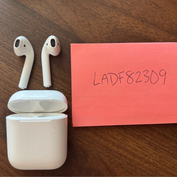 Apple AirPods 2nd Gen - Lightning Case