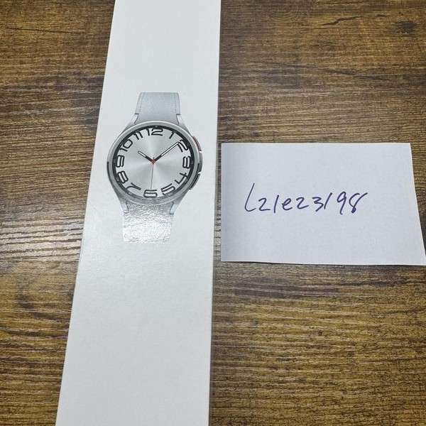 Samsung Galaxy Watch6 Classic - Unlocked, Silver, 47mm