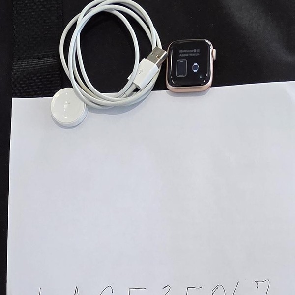 Apple Watch Series 5 40mm - Gold, A2092 - GPS, Aluminum