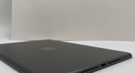 Mint
													Apple iPad 8th Gen - Unlocked, Gray, 32 GB, A2428, photo 4 of 5