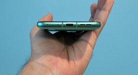 Mint
													Motorola Razr (2025) - Verizon, Green, 256 GB, 8 GB, photo 5 of 6