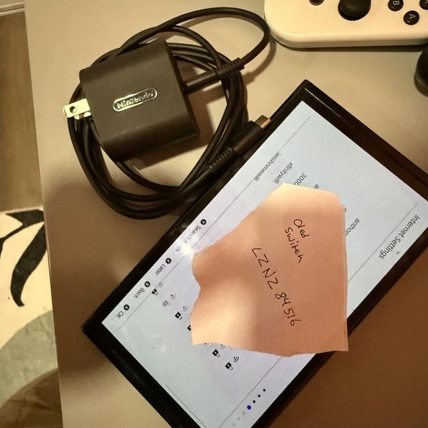 Nintendo Switch - OLED - 64 GB, White