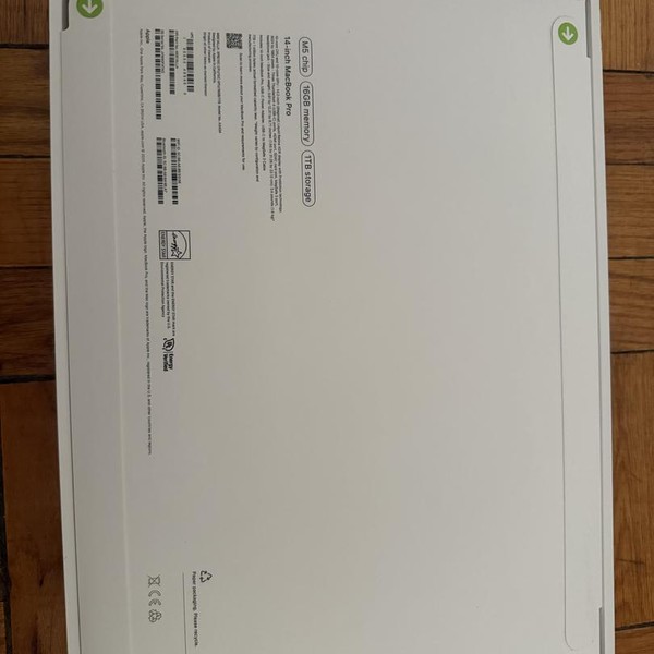 MacBook Pro 2026 - 14 inch (M5) - 1 TB, Space Black, 16 GB, Apple M5, Standard Display