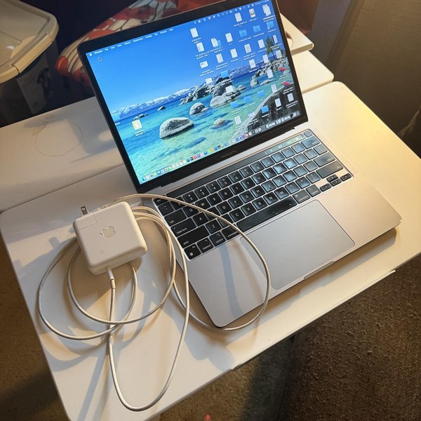 MacBook Pro 2020 - 13 inch - 256 GB, Silver, 8 GB, Apple M1