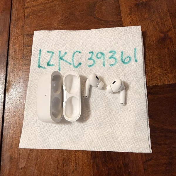 Apple AirPods Pro 2 - Lightning