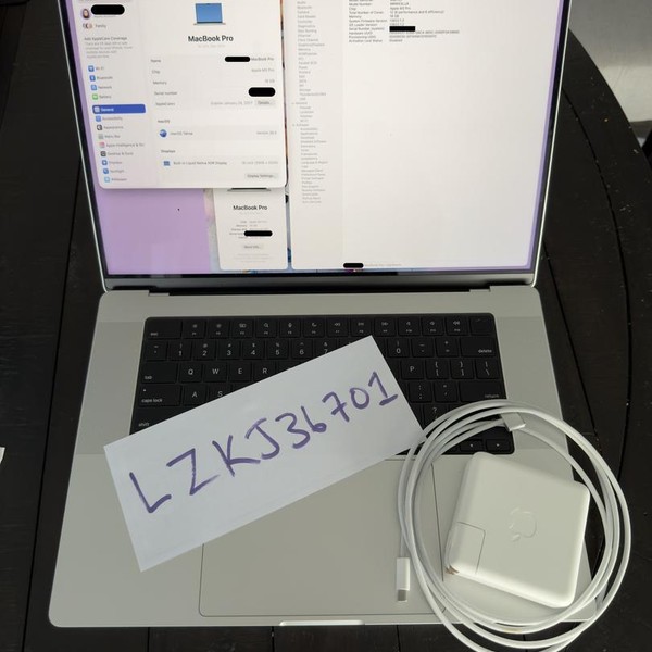 MacBook Pro Late 2023 (M3) - 16 inch - 512 GB, Silver, 18 GB, Apple M3 Pro 12-core, 18-core GPU