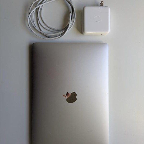MacBook Pro 2020 - 13 inch - I5, Silver, 1 TB, 16 GB