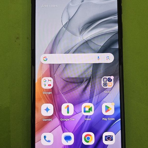 Motorola Razr (2024) - Unlocked, 256 GB, Gray, 8 GB