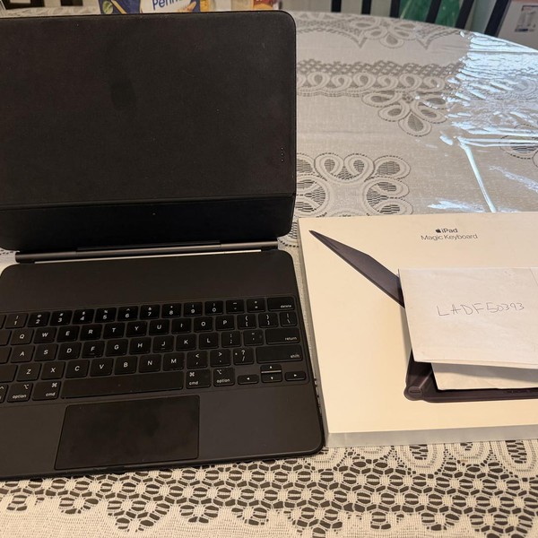 Apple Magic Keyboard for iPad Pro - Black