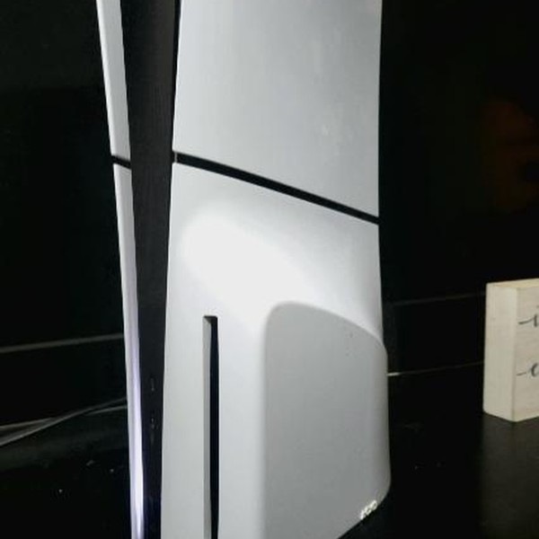 PlayStation 5 Standard Edition (2020) - 825 GB, White, Standard Edition