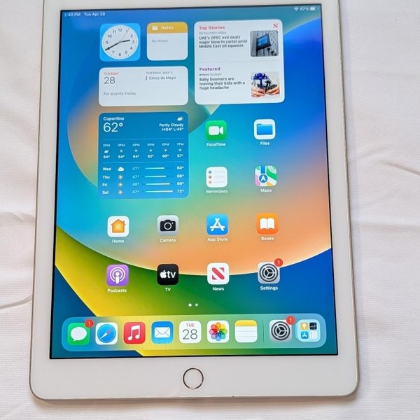 Apple iPad (5th Gen) - Wi-Fi, 128 GB, Gold, A1822