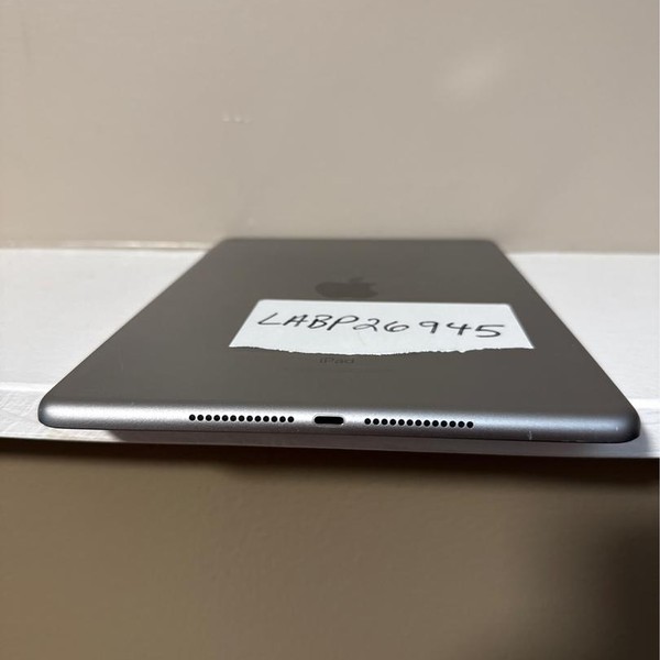 Apple iPad 5th Gen - Wi-Fi, 32 GB, Gray, A1822