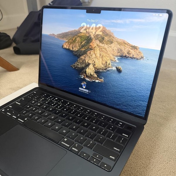 MacBook Air 2022 (M2) - 13 inch - 256 GB, Midnight, 8 GB, Apple M2