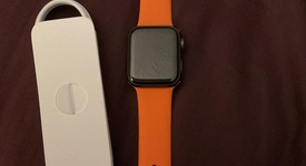 Good
													Apple Watch SE 1st Gen 40mm - Unlocked, Gray, A2353 - Cellular, Aluminum, photo 2 of 4